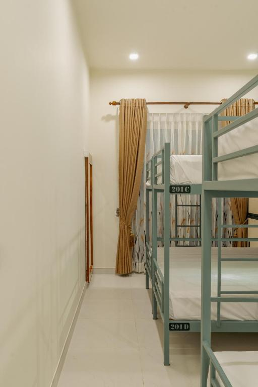 6-Bed Mixed Dormitory Room at Mulberry Living Negombo