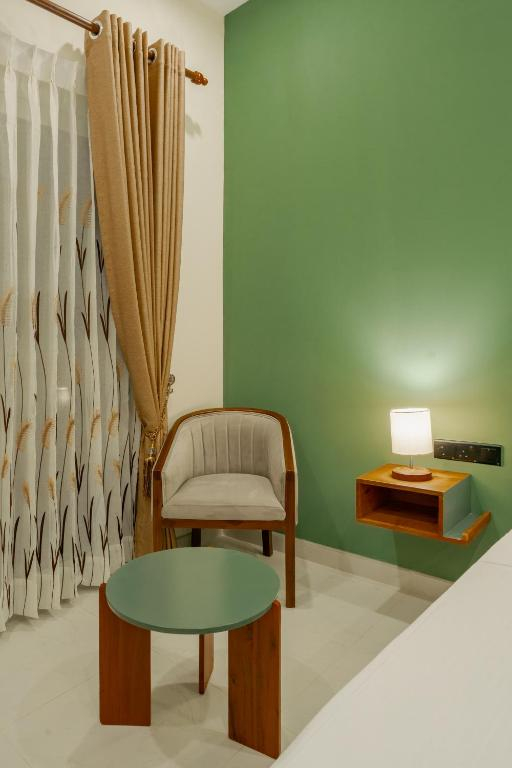 Twin Room with Balcony at Mulberry Living Negombo